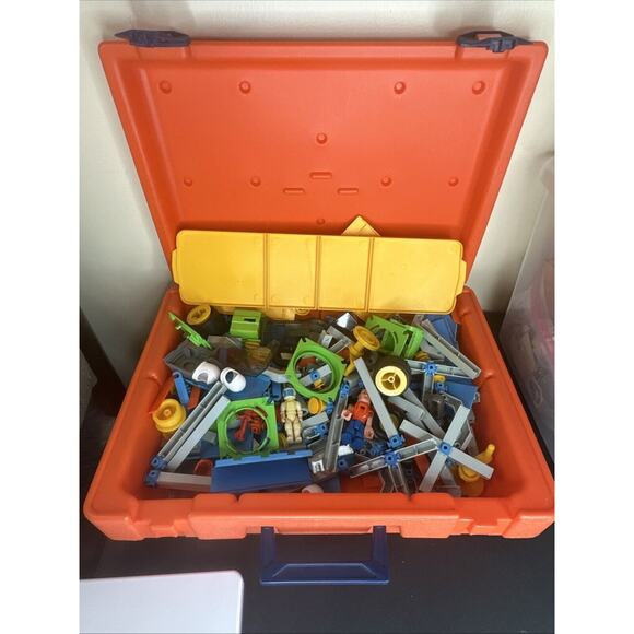 VINTAGE 1985 FISHER PRICE CONSTRUX CREATIVE BUILDING lot W/ 2 People Hard Case - Picture 5 of 5